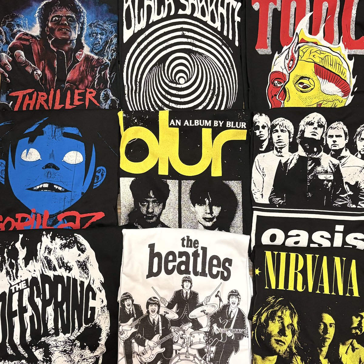 BLUE_KYOTO's tweet photo. 💿こんばんは💿

✔︎ロックT ¥3740[税込]

新作ドッサリかまえて、今週末も営業しております❗️

今回もめちゃくちゃ可愛くて、
スタッフもどれ買うか悩みすぎて頭痛⚡️

映画公開直前、#マイケルジャクソン 、
#blur #tool #gorillaz etc...

当店ならではの品揃えです！
是非店頭まで〜♡ https://t.co/CgFjCLWIvZ