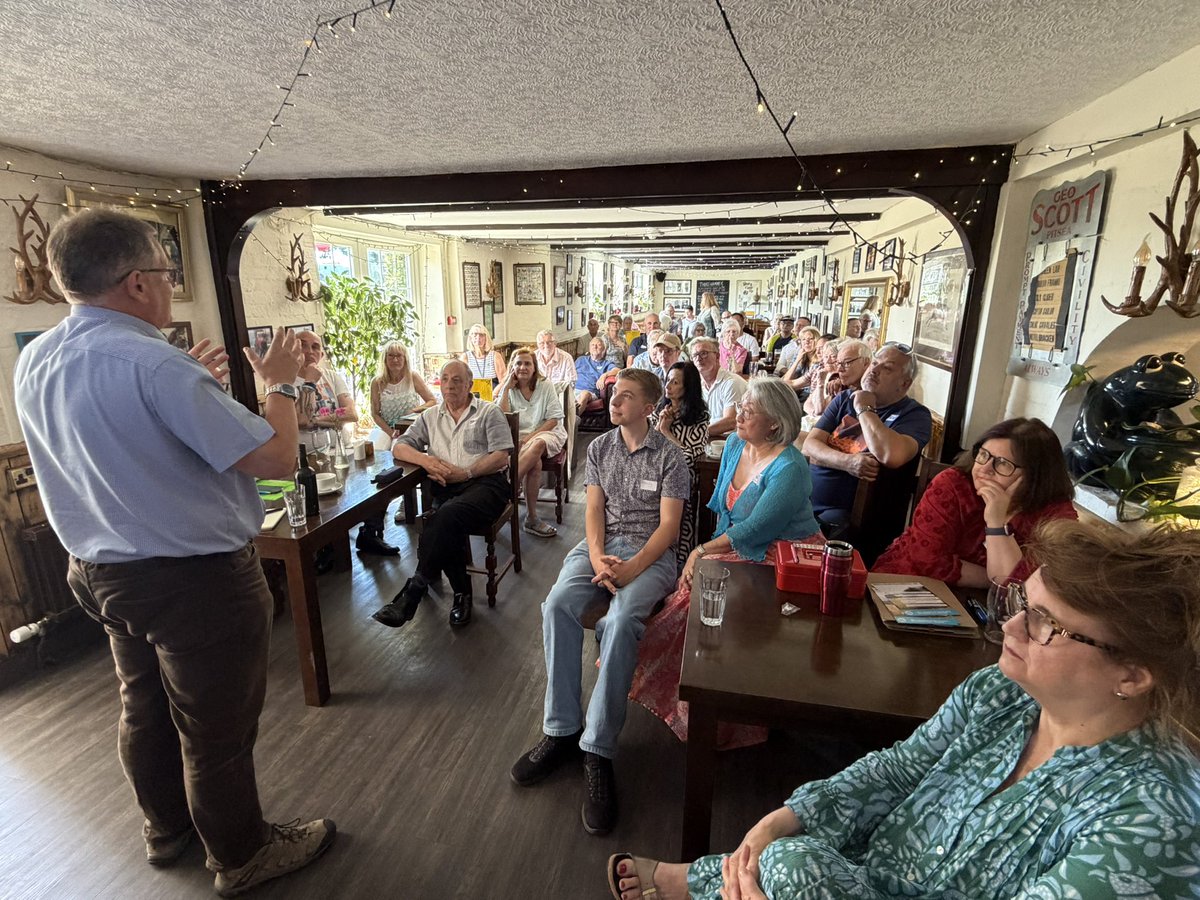 GHWTowler's tweet photo. Great to be with @ReformUKSWWilts in Hawksridge today, amazing turnout for a beautiful Saturday - others who were coming are in Makerfield. https://t.co/kPK9MiChch