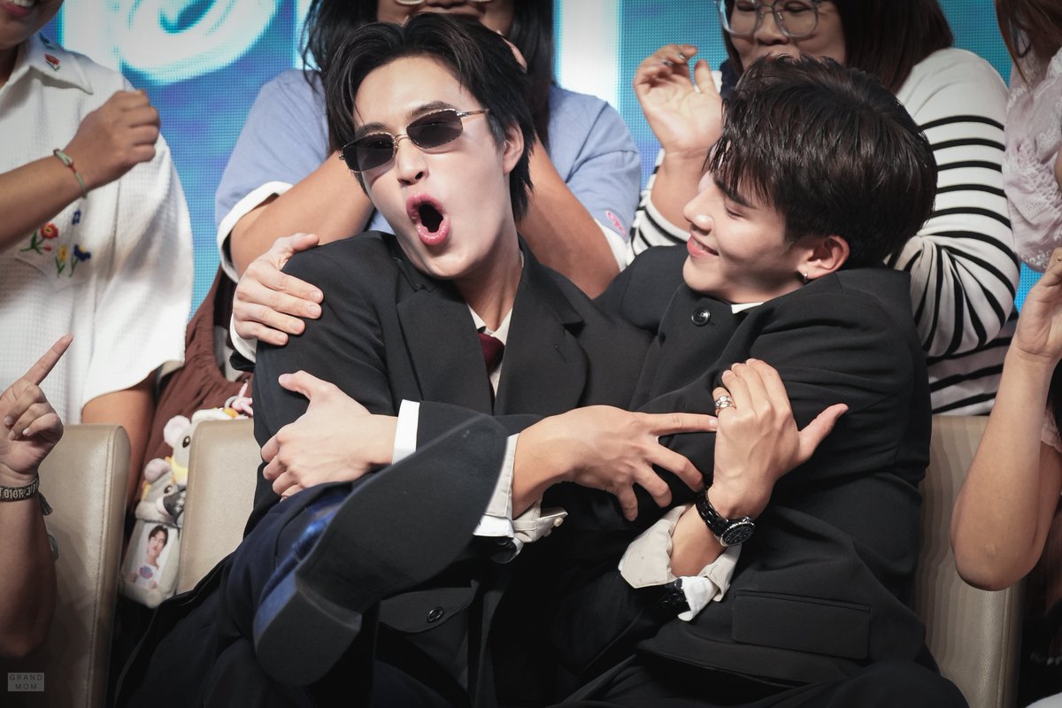 GrandmaGrandmom's tweet photo. รักกันจะแย่

🫣🫣

GEMINIFOURTH TTH PREMIERE 

#TicketToHeavenEP1 https://t.co/l7xCvAJSut