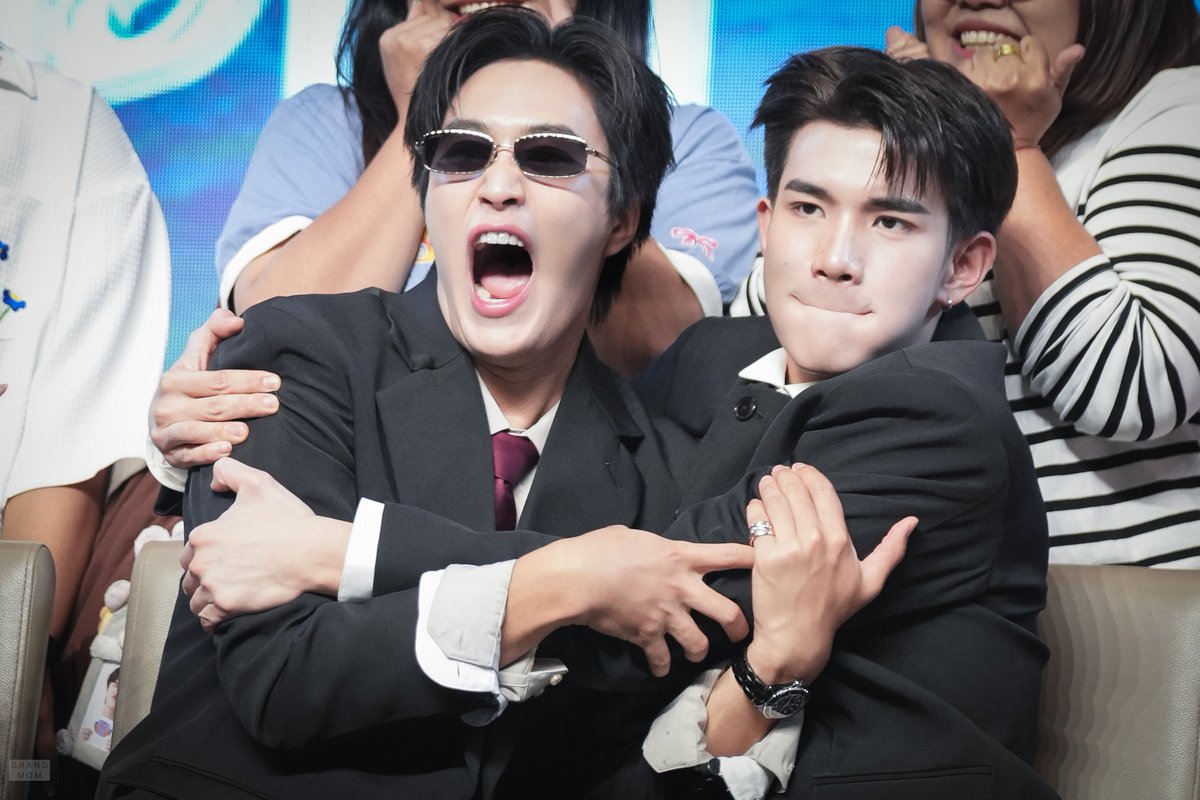 GrandmaGrandmom's tweet photo. รักกันจะแย่

🫣🫣

GEMINIFOURTH TTH PREMIERE 

#TicketToHeavenEP1 https://t.co/l7xCvAJSut