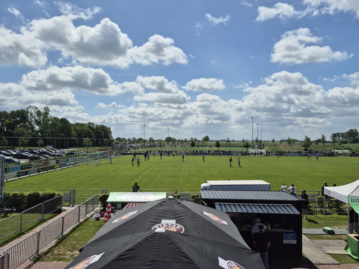 JanJaapZijlstra's tweet photo. Één groot voetbalfeest bij @vvwinsum waar de finales voor de beker worden gespeeld.
#top #organisatie @KNVBNoord https://t.co/ybs0RP6UKX