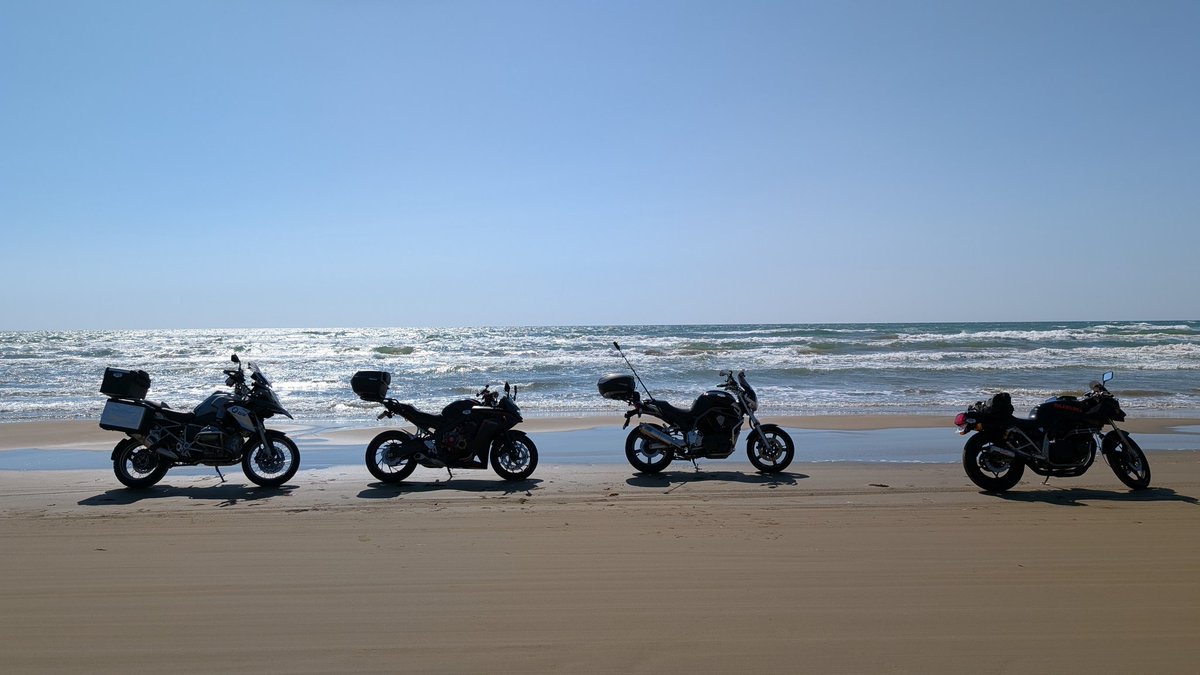 KOOL2497's tweet photo. 初めての #SSTR2026 無事にゴール！
波打ち際を自分のバイクで走るというなかなか出来ない体験＋同じイベント参加で先にゴールした方が満面の笑顔で迎えてくださって至福の瞬間でした😊 https://t.co/gNjNGKpYCY
