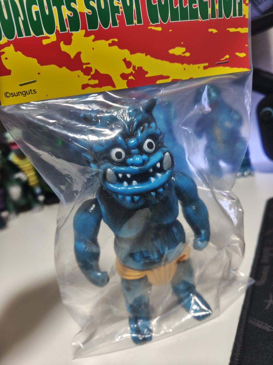 HaHaHa_Hasanda4's tweet photo. サンガッツの獄卒？
めっちゃ造形よくてサンガッツ初のインディーズソフビ！

これめっちゃ良いw
顔が絶妙な可愛さもあり
メタボなお腹が最高w

やっぱりサンガッツ本舗って
良いよな〜
相変わらずサンガッツな
いい匂いがする👹
#ソフビ https://t.co/cYJoCQPWJu