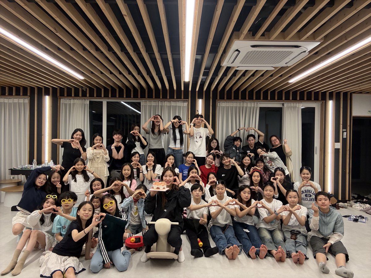 hyungyeom0627's tweet photo. Workshop group photos | May 29-30, 2026

#김현겸 #HyungyeomKIM #워크샵 #대부도 https://t.co/d2Dyp3p8Ij