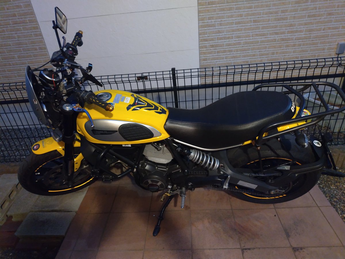 maru_hiroaki's tweet photo. #無事帰宅
明日は推し活で
都内にぷらっとします
#今日のSCRAMBLER #DUCATI #SCRAMBLER #ICON https://t.co/5vNtA4gL7o