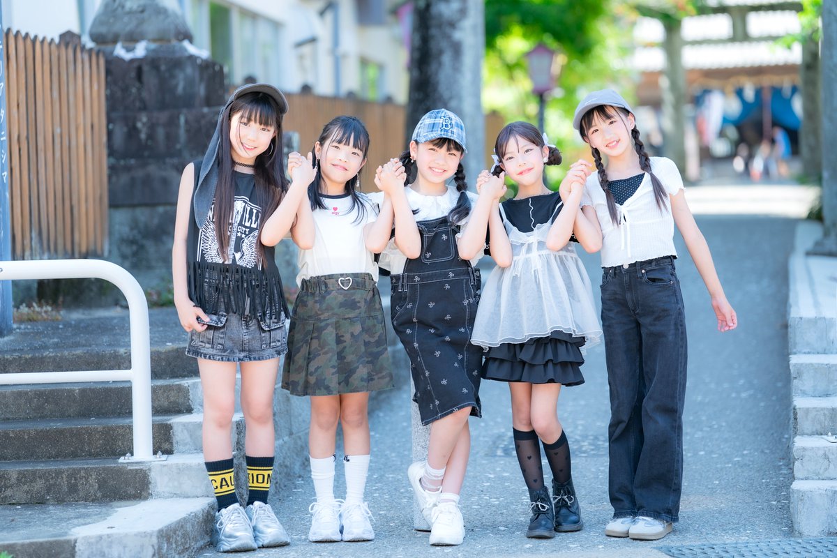 emerald1901303's tweet photo. 2026.5.17 
かえでﾁｬﾝ(@sa149421)
すみかﾁｬﾝ(@Dream1Best)
みうﾁｬﾝ(@miumiu_miaaa410)
めいﾁｬﾝ(@MEIMEI_pktn)
りんなﾁｬﾝ(@LINNA86795558)

#StarLightProduction #長崎超絶美少女隊 
#スターライト #小4チーム(笑) https://t.co/8yKbujEuTv