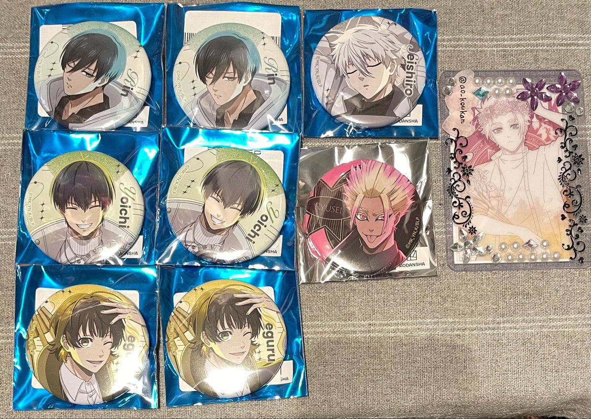 ao_koukan's tweet photo. 交換　ブルーロック　運命の一枚　アトレ　缶バッジ　特典　カード

譲)凪　御影　凛　潔　蜂楽　千切　士道

求)冴

◎缶バッジはvol.1と2どちらでも可
◎アトレ特典カードは等身を求めております。等身⇆SD2枚提供可能
◎明日アトレ秋葉原手渡し(時間要相談)、後日都内手渡しor郵送 https://t.co/NgWg1O9fA6
