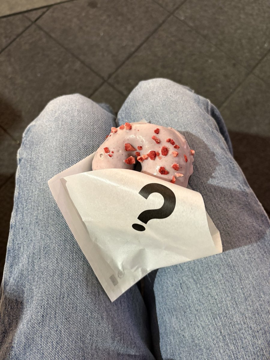 key_pod803's tweet photo. 月一の肌管理で美容皮膚科へ🏥
今日は初めてのメニュー挑戦したら骨にグワ〜ンと響く感じの鈍痛が…😥
効果出るといいなー。
帰りにI'm donut？でご褒美🍩 https://t.co/JvZvSG5Lym