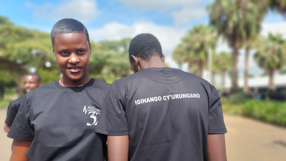 GedeonNIYOMU200's tweet photo. Uyu munsi mu Intare Arena, urubyiruko ruri gufata icyerekezo cyiza mu cyubahiro cy'Igihango cyacu nk'abanyarwanda. Twiyemeje gusigasira ubumwe n'umuco, dukomeza kubaka ejo hazaza heza h'u Rwanda rwacu. Intore zizi icyo igihango kivuze! 🇷🇼✨ #IgihangoCyUrungano https://t.co/wXzHHZhnkL