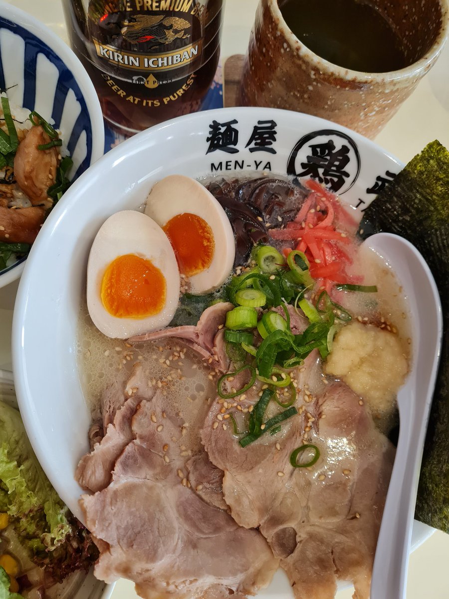 realdoitsu's tweet photo. おそらく海外で1番のラーメン激戦区だと思われる🇩🇪デュッセルドルフ。
インマーマン通りを中心に10店舗以上もあり、とんこつから北海道味噌ラーメン、鶏白湯に東京ラーメンなどよりどりみどりです🍜
📍Düsseldorf

https://t.co/nQ8Rr2V5mX https://t.co/mPOUBRdrVg
