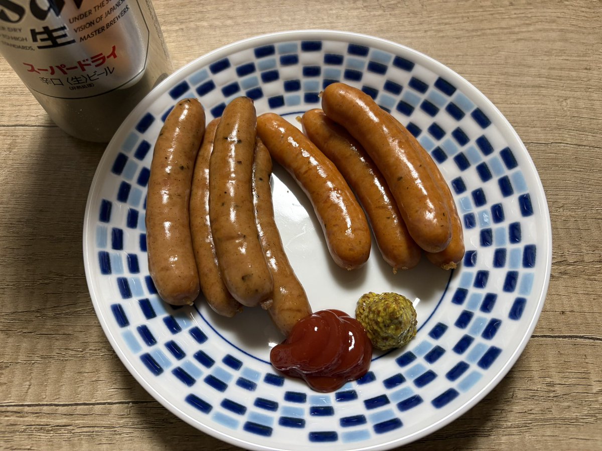 natumenyan's tweet photo. #晩酌 #ひとり呑み 
アジが安かったから手作りアジフライとその他のおつまみで優勝していく✨

お魚用の骨抜きピンセット無くしたから人用の毛抜きで代用🫠

出張中体調悪くて酒飲めなかったから休みでガッツリ呑むのだ✨☺️✨ https://t.co/WDVQEkzM6H