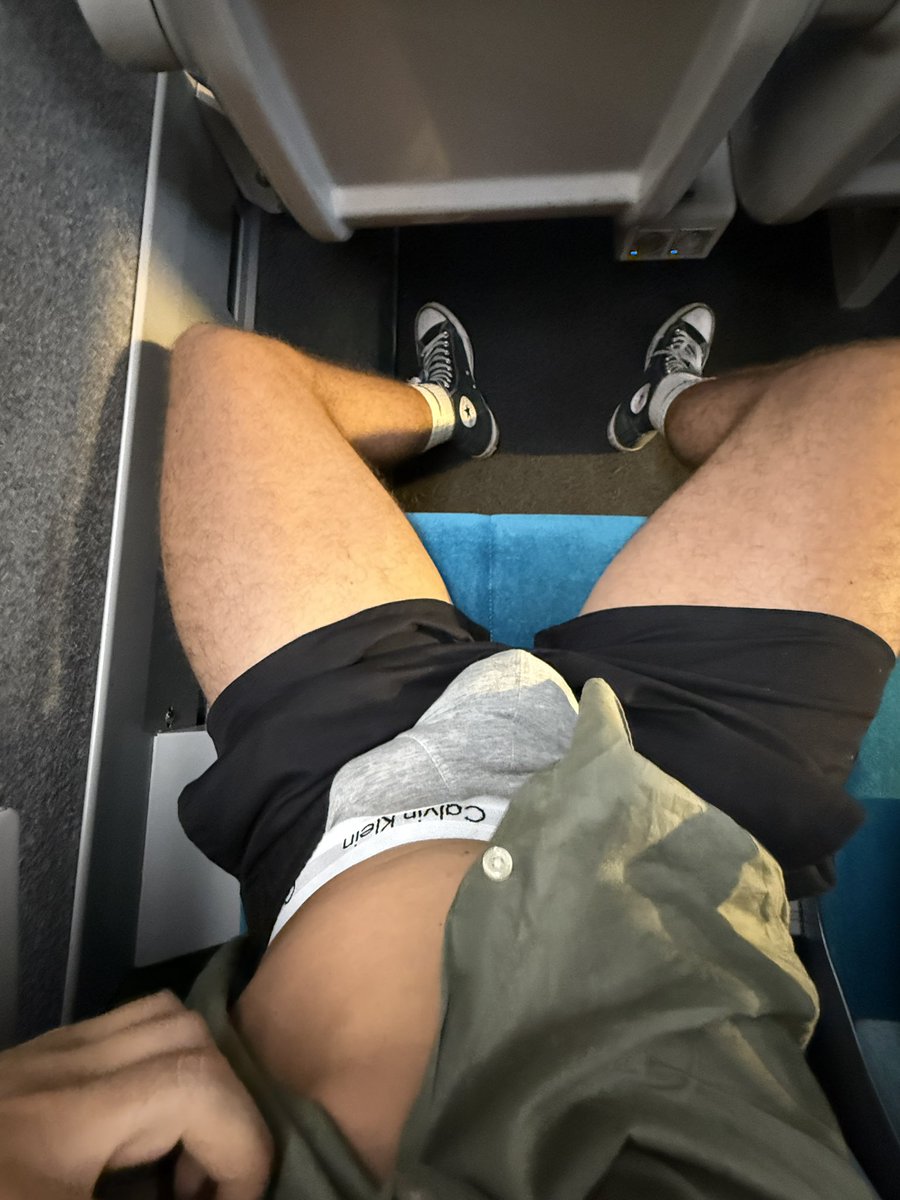 godalphaobsdv's tweet photo. so hot and bored on the train.
go leak all to me greatness 🤴 https://t.co/Uo2qpLfaNs