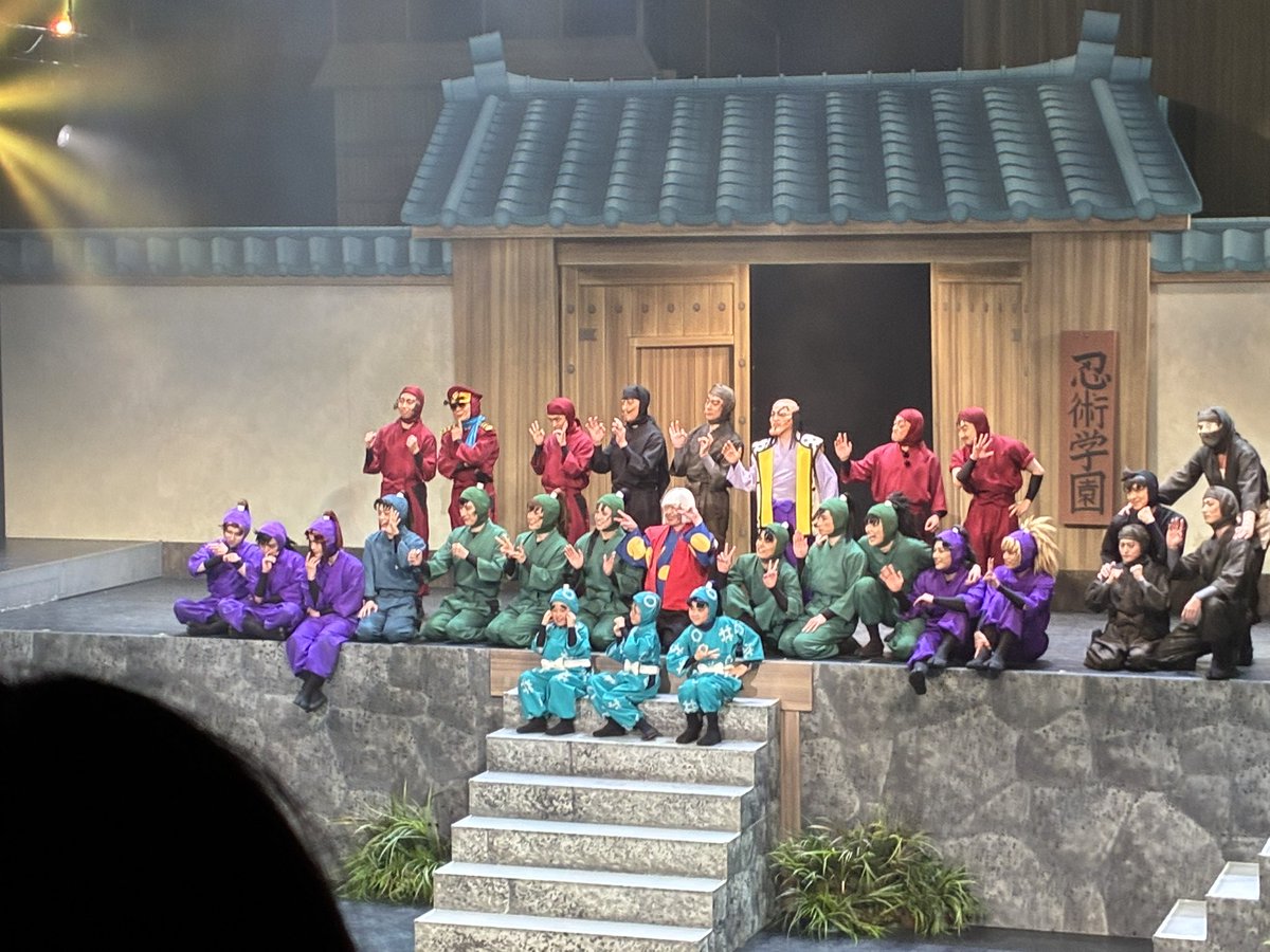 KOU0236's tweet photo. 忍ミュ観劇✨
通路に近かったから役者さんめっちゃ通ってドッキリした🥰
高坂さん綺麗だったなぁ💓
感動して出てきたら座席に座布団忘れて慌てて取りに戻ったよ😂 https://t.co/xEycNRwLqJ