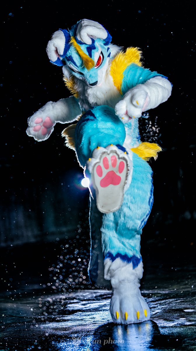 run_charizard's tweet photo. Selfie in the rain
🐺 &amp; 📷: me https://t.co/9na3D6W6j1