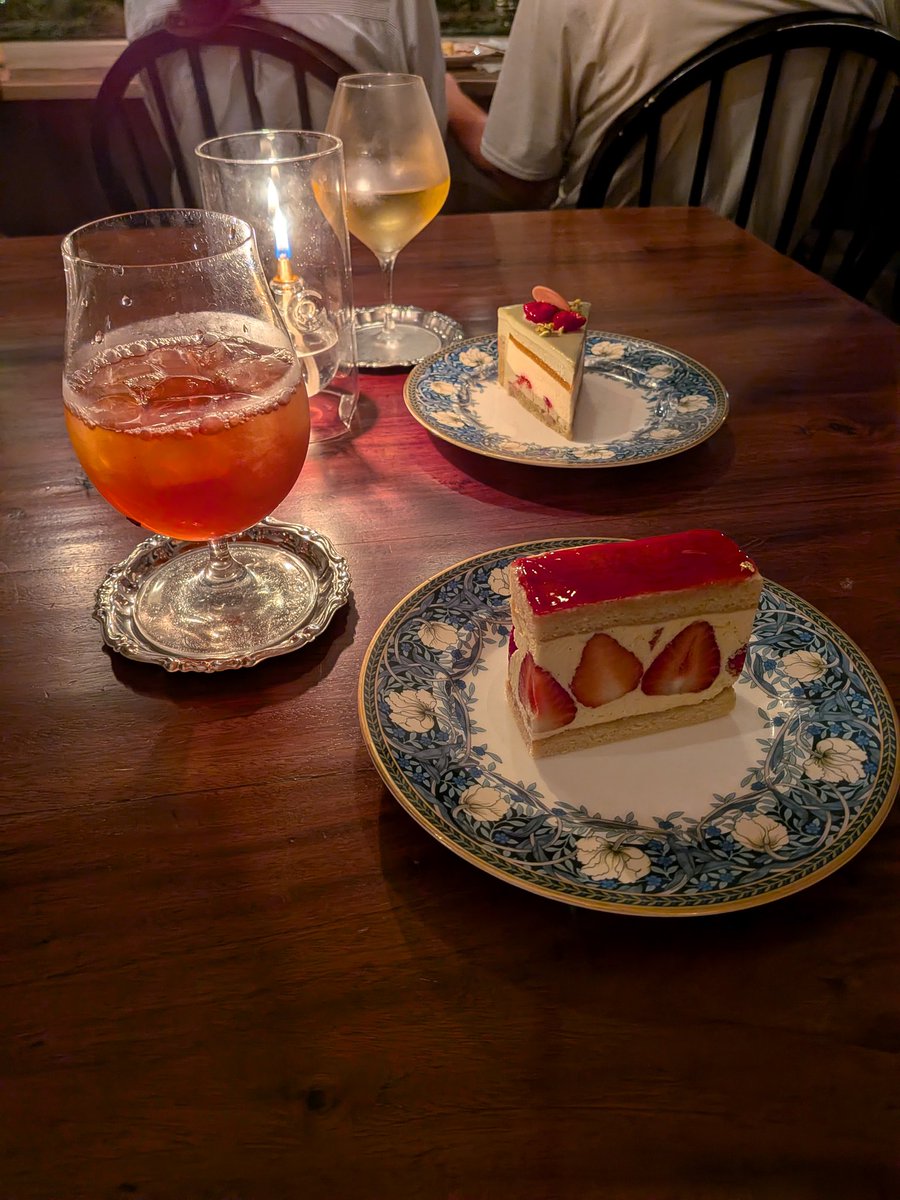 ohbanto1's tweet photo. 7連勤終わったご褒美によるカフェなんぞに来てみた♪

どうだ！似合わないだろwww https://t.co/rddD6yLBr7