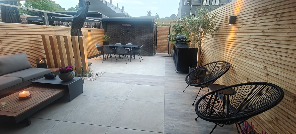 tegelboer's tweet photo. 🌿 Tuinproject in Dordrecht 🌿

Sommige klanten zijn zó handig en creatief dat er geen hovenier of stratenmaker aan te pas hoeft te komen. 💪✨
Met de juiste materiaalkeuze creëer je namelijk zelf een droomtuin!

CHAPEAU! 👏

#TegelhandelBuitengoed #VTWonen #KeramischeTegels https://t.co/rTWZ3jWBqO