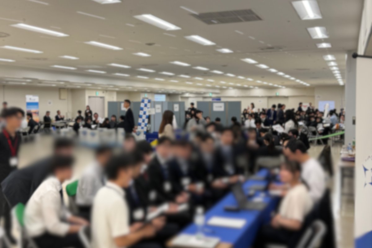 cpa__career's tweet photo. 📣 【東京】短答生向け就職説明会
400名を超える皆さまにご参加いただき、大盛況にて終了いたしました！

企業様のお話を真剣に聞く姿や、熱心なキャリア相談など、皆様のまっすぐな姿勢に運営一同も背筋が伸びる思いでした。

今日という日が、皆さまにとって実りある「未来の選択肢や可能性を広げる場」となっていれば嬉しいです！

これまで本気で公認会計士試験の学習に向き合ってきた皆さまを、CPASSはこれからも全力で応援してまいります🍀
本日は本当にお疲れ様でした！
