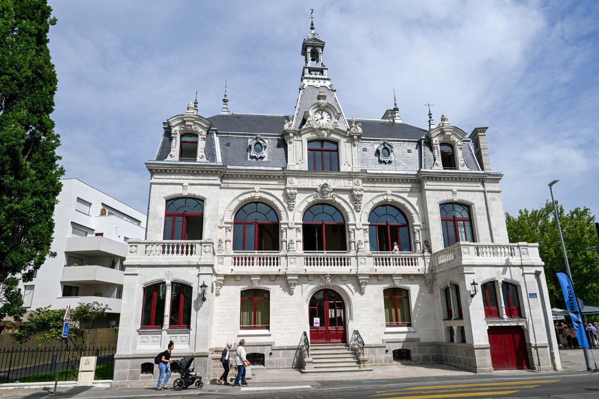 Johanna_Rolland's tweet photo. La mairie de Doulon rouvre ses portes !
Après 3 années de rénovation, elle reprend du service, plus belle que jamais, au cœur de votre quartier et maintenant entièrement accessible aux personnes à mobilité réduite.
Cette mairie est désormais la vôtre. https://t.co/TL3r9tr9Tc