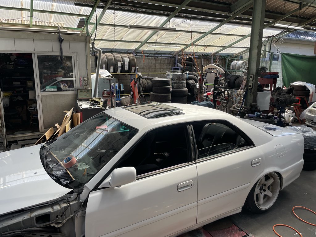 Lapinist76's tweet photo. 青年K 100チェ屋根切る
ラパンも付けて可愛くしたいがルーフのリブが邪魔なんだよね😆 https://t.co/p53qm6cLSS
