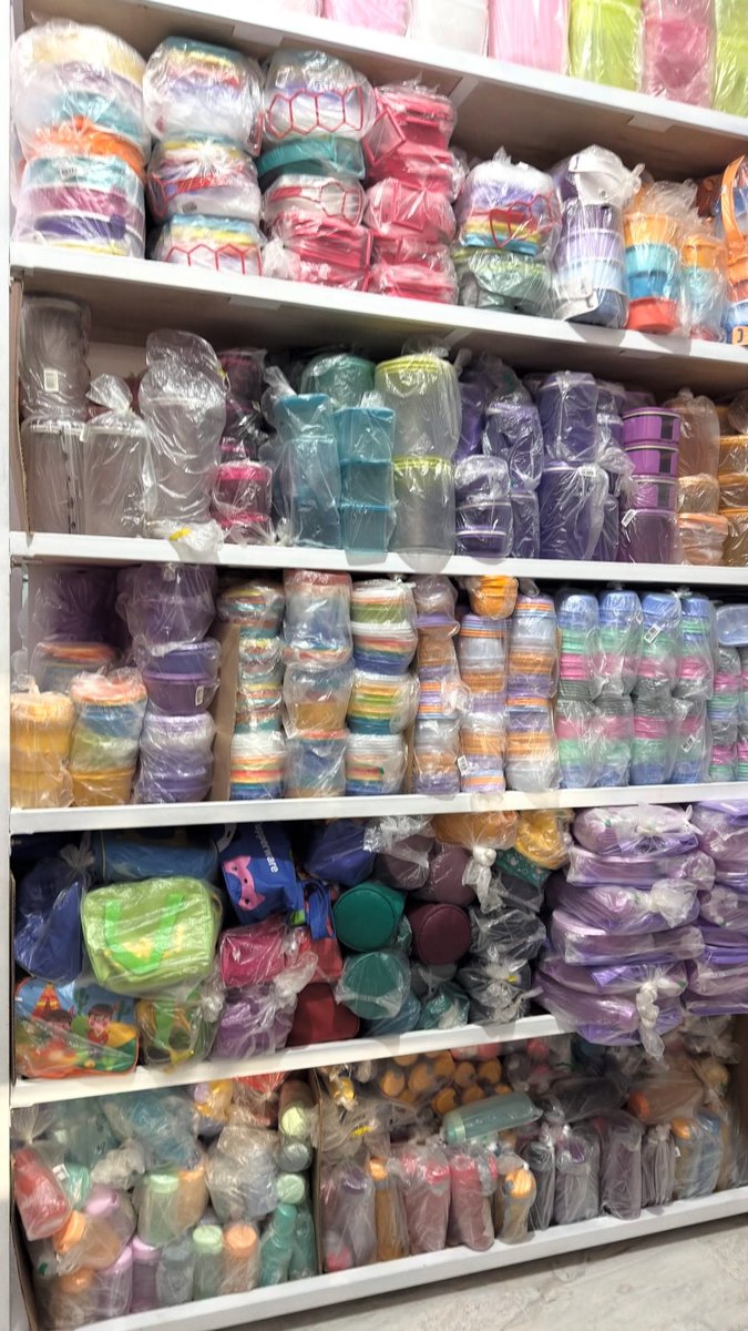 dheyulll's tweet photo. GUYSS😭 ternyata tupperware di Indonesia belum bubar, smpai se abrek abrek stocknya🥹🙏🏻 https://t.co/XpZEm3eRZP