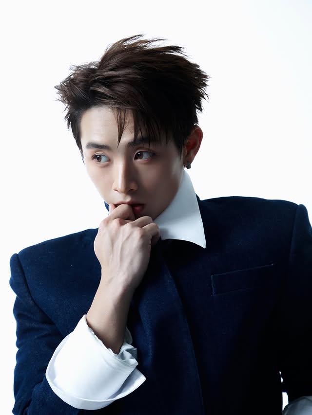 Vokimhue2303's tweet photo. Take a look at CONGB’s impressive new profile photos! ✨📸💙
#CONGB #AnhTraiSayHi2025 #TinhHaSayHi https://t.co/5hhOCBcMKB