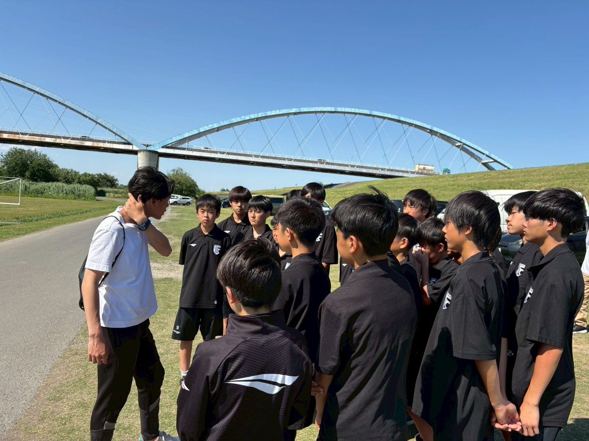 LearnersFC's tweet photo. U13 フォスターリーグ
🆚三郷Jr.2-2🔺
🆚FC古河1-5❌
🆚と���ぞうSC3-2⭕️

気温、芝、総力戦など、あらゆる条件をもっと味方につけてゲームを展開できると良いですね🤔
やりたいことができず、走らされてしまう時間がかなり長くなってしまったかなと感じます。
鍛え直し💪

1日ありがとうございました🙇‍♀️ https://t.co/9QVR4Rpo9G