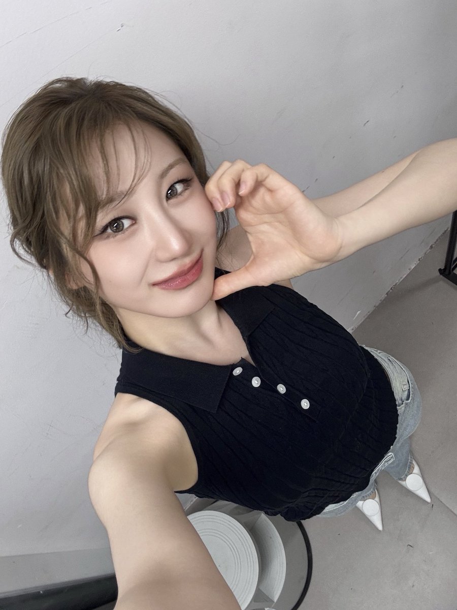 official_LCY's tweet photo. [📸]

#CHAEYEON_pic
└ 📍#WManagement in 쑤저우

오늘도 채리쉬들의 사랑으로🍒❤️
행복한 마음 가득 안고 가요! (๑╹ω╹๑ )

#이채연 #LEECHAEYEON https://t.co/cOwy42RZ0A