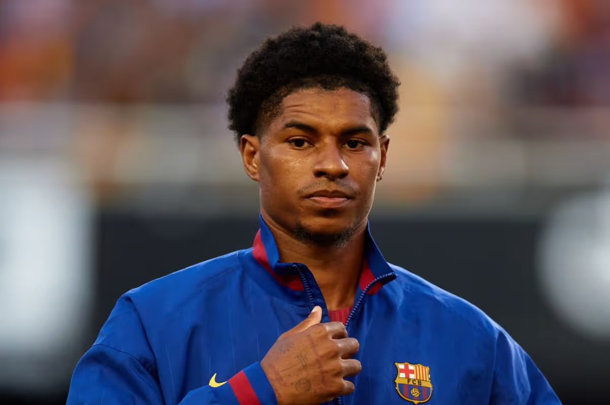 MUFCScoop's tweet photo. 🚨 Barcelona are planning to bid around £13m for Marcus Rashford, just over half of his £22.5m buy option. If Manchester United hold out for the full fee, Rashford will not be playing for Barcelona next season. [@MailSport] #MUFC https://t.co/WvRU8pi0E8