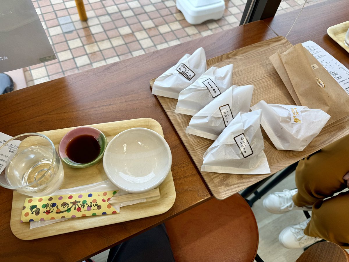 Pleasure7125's tweet photo. 今週の初訪問ランチ
十和田の
コロッケのころっ家で
本格ジューシーメンチカツ
大阪名物牛すじコロッケ
和風だしコロッケ
ビーフコロッケ
3種のチーズコロッケ
きな粉揚げパン
頂きました。 https://t.co/tFKNYBIsJD