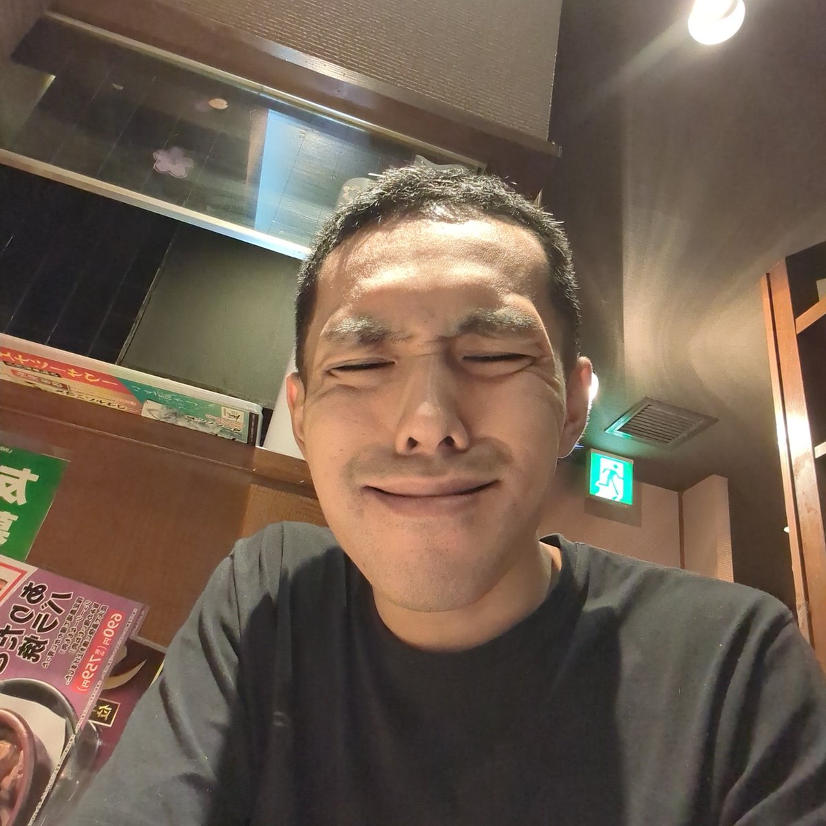 神山下神 tweet media