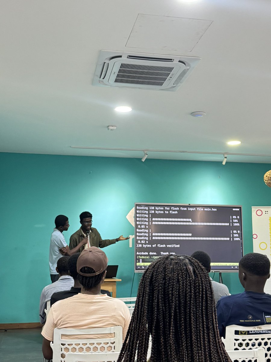 DevCongress's tweet photo. Dived right into the practical side of the session.🔥🚀 https://t.co/lduXn9LbwP