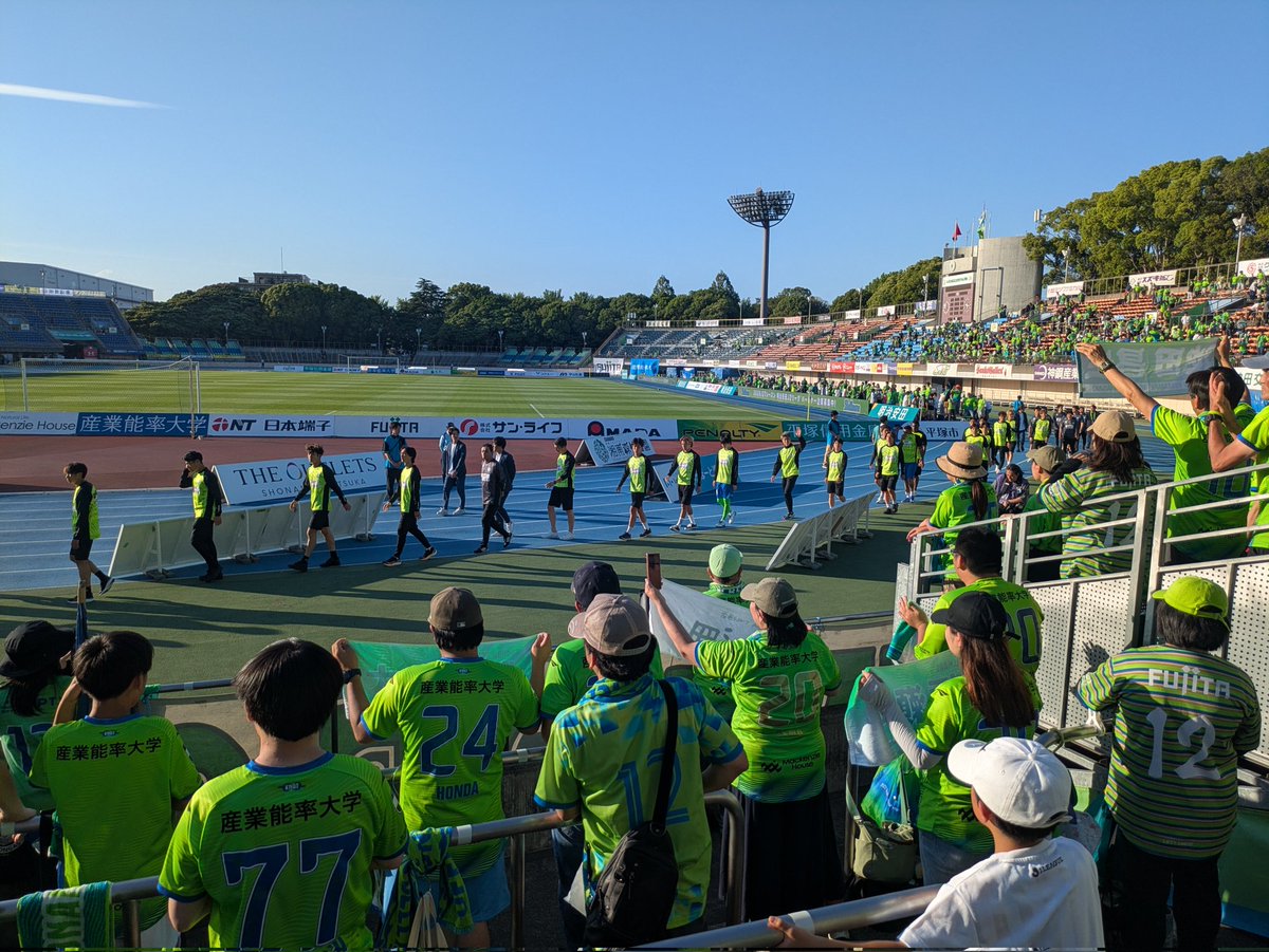 tabutetsu's tweet photo. 最終戦に勝っても
J2の中で8位
厳しい結果になったけど
僕らはJ1だったという甘い気持ちがあったのかもしれない
それはもう捨てて
この悔しさをバネに
J1に這い上がろう
社長も言ってたけど、アウェイに行くと何処も頑張っている
僕たちももっと頑張ろう💚💙 https://t.co/wL7SCdJddU