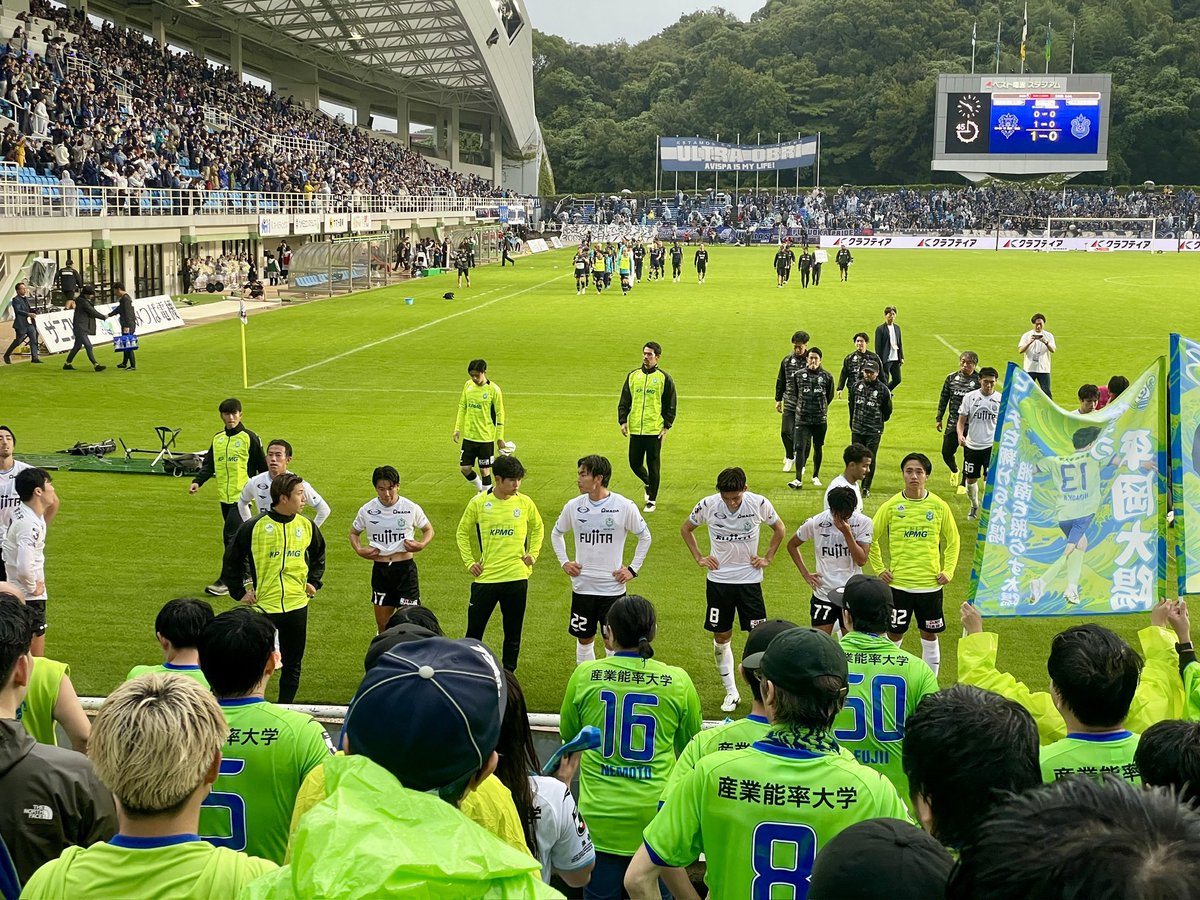 adgrande's tweet photo. 絶対に負けたくなかった相手に完敗。ブーイングすらする気が起きなかった。そして初めて選手達が挨拶に来るのを待たずして帰路についた。
とはいえサッカー観戦自体は楽しいし、ベルマーレも愛してる。手がかかる子ほど可愛いしね。ということでJ1昇格に向け今日から頑張れ。福岡の涙を忘れるな。 https://t.co/A9L6Dbo07R