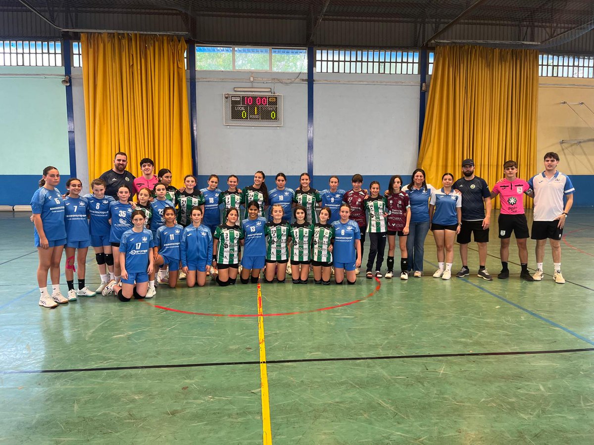 BaseBMLosDolmen's tweet photo. 🤾🏻‍♀️💪🏻 Nuestras peques lucharán mañana por el 5º/6º puesto de la #CopadeAndalucía contra @BalonmanoEstepa tras perder ayer en #CuartosdeFinal frente a Cantera Sur y ganar hoy a @arspalmadelrio

A por todas chicas!!

@ATQDeporte 
@TierraMaestros 
@FABM_Malaga 
@FAndaluzaBM https://t.co/SIZfGy2AHd