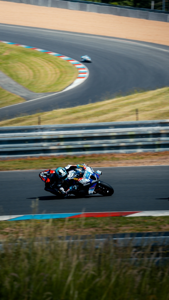 MarcelSchrotter's tweet photo. #EUROMOTO 2️⃣0️⃣2️⃣6️⃣ Round2️⃣ #Brno
1️⃣st #PolePosition in #EMSBK Class - 1´56.965 💪
#MS23 with #GERT56 at @amdbrno
#Race starts on Sunday 11:30 and 15:10 CEST
@BMWMotorrad #M1000RR
#SHARK
#IXON
#Alpinestars https://t.co/BwDbP7zfKq