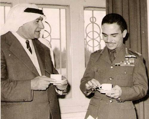Thaer_Sarairah's tweet photo. حقاً، ليس كلُّ من جلس على كرسيٍّ يقال له 'رجل دولة' .. استوقفني تصريح رئيس سلطة إقليم البتراء حول 'حفل البتراء الماجن'، وتبريره بأن الحفل كان ناجحاً ويساهم في دعم السياحة .. تذكرتُ على الفور الزعيم فلاح باشا المدادحة، وزير الداخلية في خمسينيات القرن المنصرم؛ ذاك الرجل الغنيّ عن التعريف، الصارم الحازم، رجل الدولة الحقيقي.
و​تذكرتُ قصته الشهيرة حين جاءه مجموعة من الأشخاص ومعهم 'مضبطة' لترخيص ملهى ليلي في إحدى المناطق، فقام بختمها بطريقةٍ مهينة، رافضاً الطلب، وقال قولته الشهيرة التي صارت مثلاً يُضرب إلى يومنا هذا: 'هيك مضبطة بدها هيك ختم' ..!
 حقاً،،،
وين كنّا ..؟!
ووين صرنا؟!