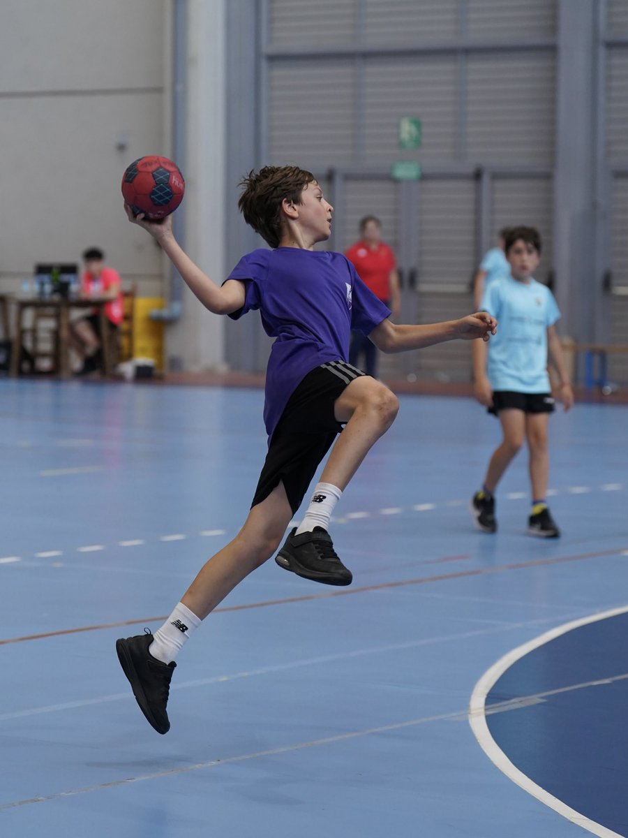 bmvillaaranda's tweet photo. 🐣 𝗖𝗔𝗡𝗧𝗘𝗥𝗔 | ¡El @balopal se divierte con aroma propia en el Recinto Ferial!
#IICampeonatoAlevinCyL
#LaBaseVDA https://t.co/w4ninMgHzg