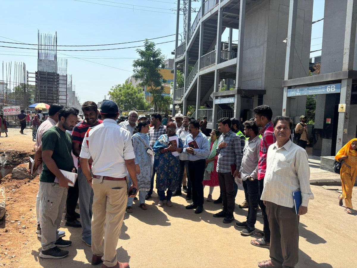 ZC_Uppal's tweet photo. Zonal commissioner &amp; CE Ashok reddy inspected uppal to narapally fly-over works. SRDP, Flyover Agency, HMDA, water works, Traffic, Engg team,Town planning team attended the inspection. Instructed the project officials &amp; Agency to take safety measures &amp; barricades to be installed. https://t.co/tWhk1zX5Z4
