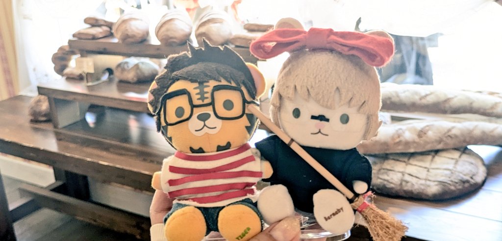 maritsuki's tweet photo. 魔女の谷ずっといられる⋯(*´ω｀*)💕
J彡*□▽□)🎀キキのお部屋とか
(  =`･∞･’=)👓️パン屋さんとか https://t.co/DDUo7QMwDL