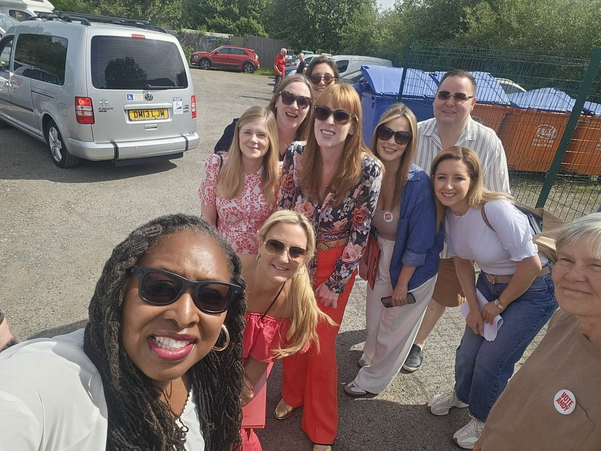 AndrewHWestern's tweet photo. Excellent team to campaign with in Makerfield for Andy this morning! #labourdoorstep @andyburnhamgm https://t.co/EjTCz20wOV
