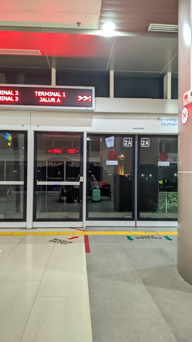 ohcloudywinds's tweet photo. @asemanggasem @keluhkesahkonoh pemberhentian akhir di KA Bandara ya kak, nanti lanjut naik sky train (on pict) utk menuju terminal tujuan👌 https://t.co/51JbYFuwgL