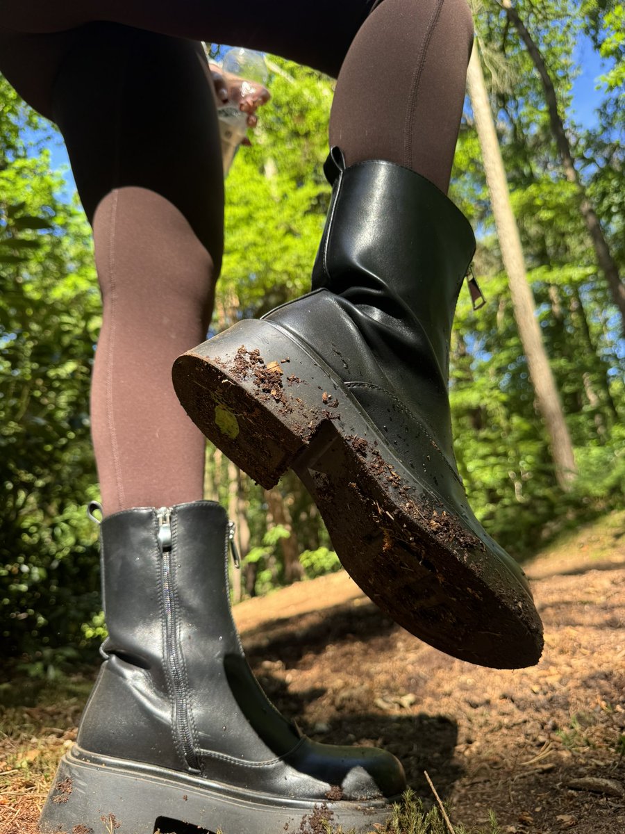 GoddessE_Findom's tweet photo. Start cleaning little bitch. https://t.co/Lll9NNyfsR