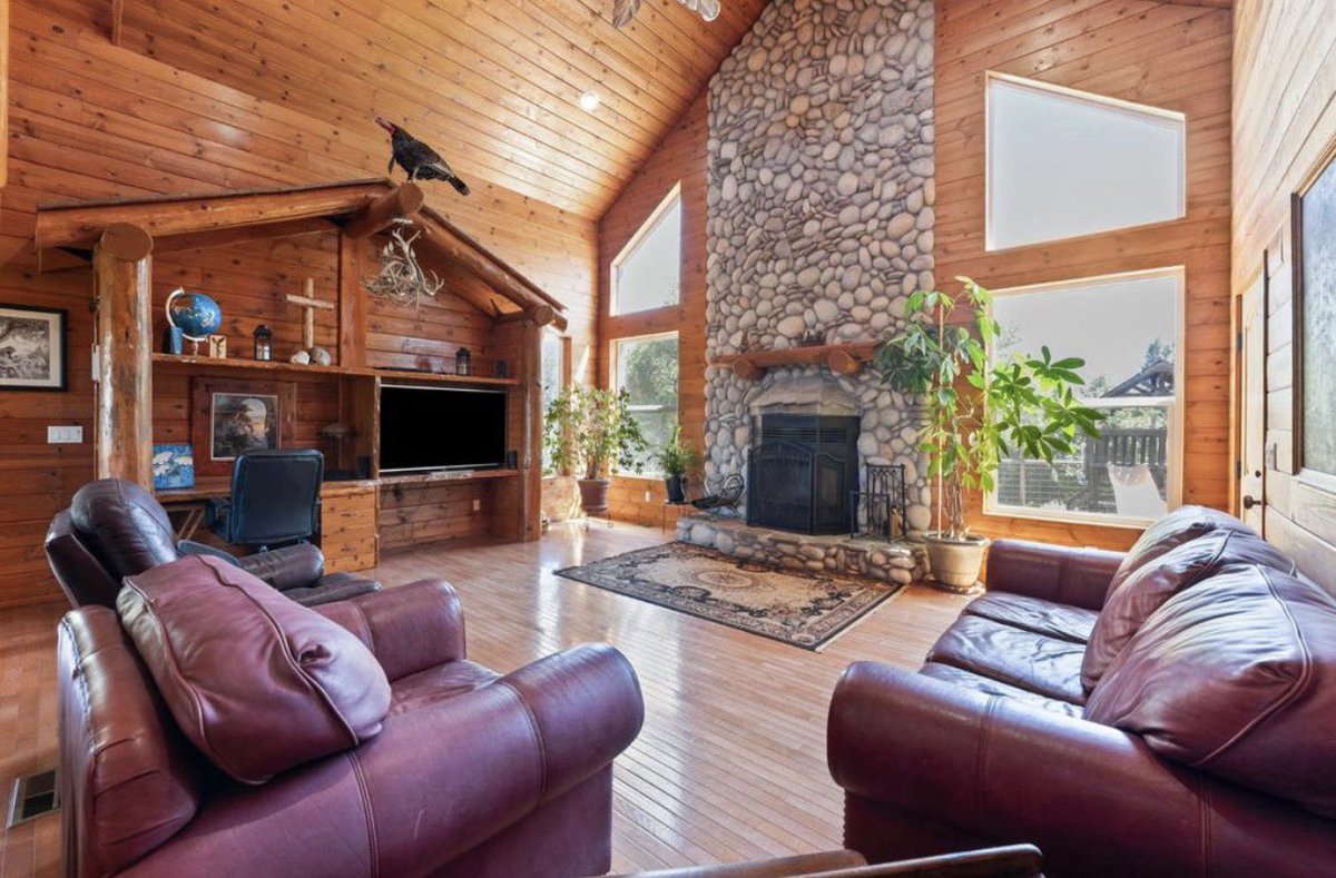 tmaxftw's tweet photo. $900K in California. Price cut. 20 acres. 

No, there isn’t a housing shortage. 

https://t.co/wKfnoXIK04 https://t.co/H6Wfo3Y8Of