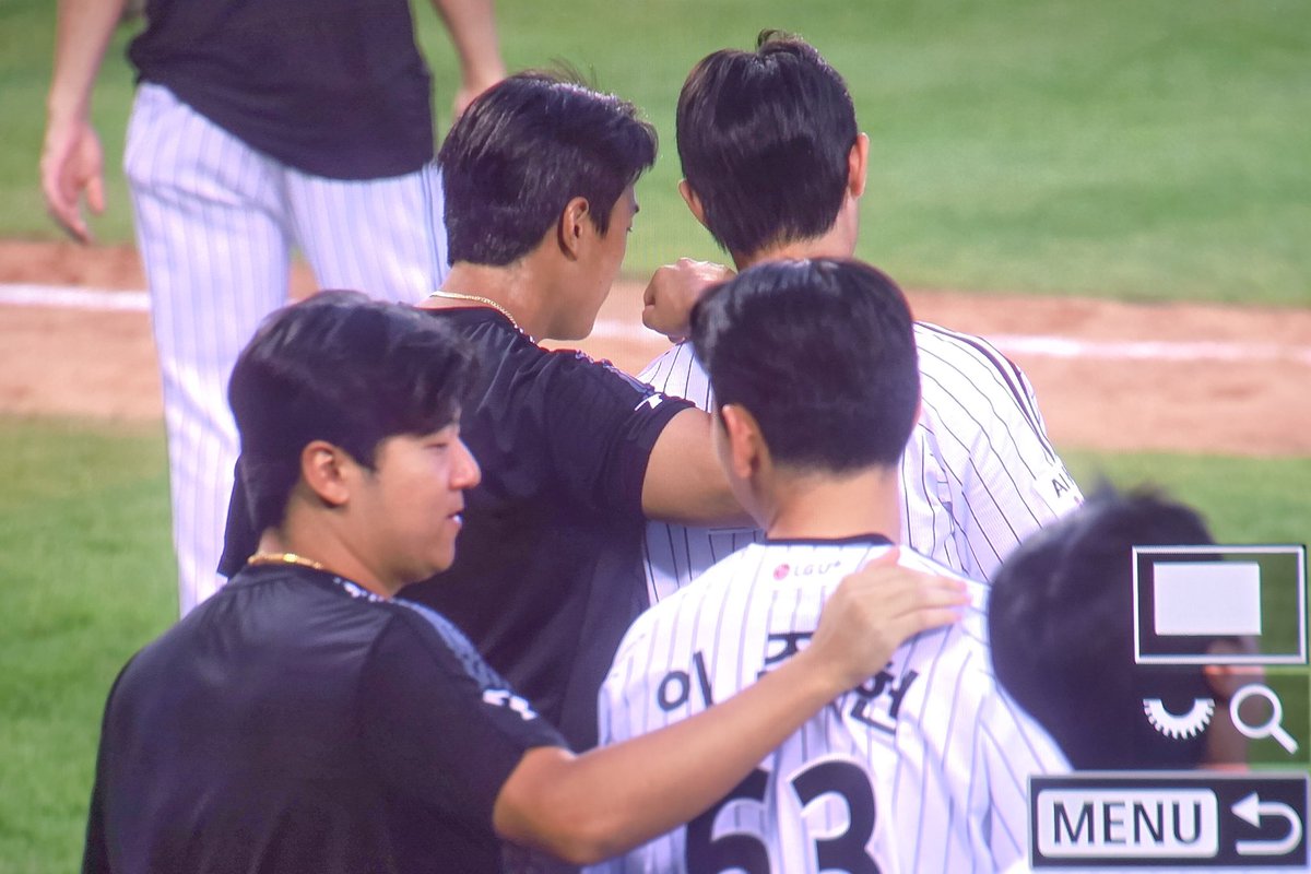 m0de_7_'s tweet photo. 앞뒤로 되게 다정하시다(...) https://t.co/aphSm8Yvqy
