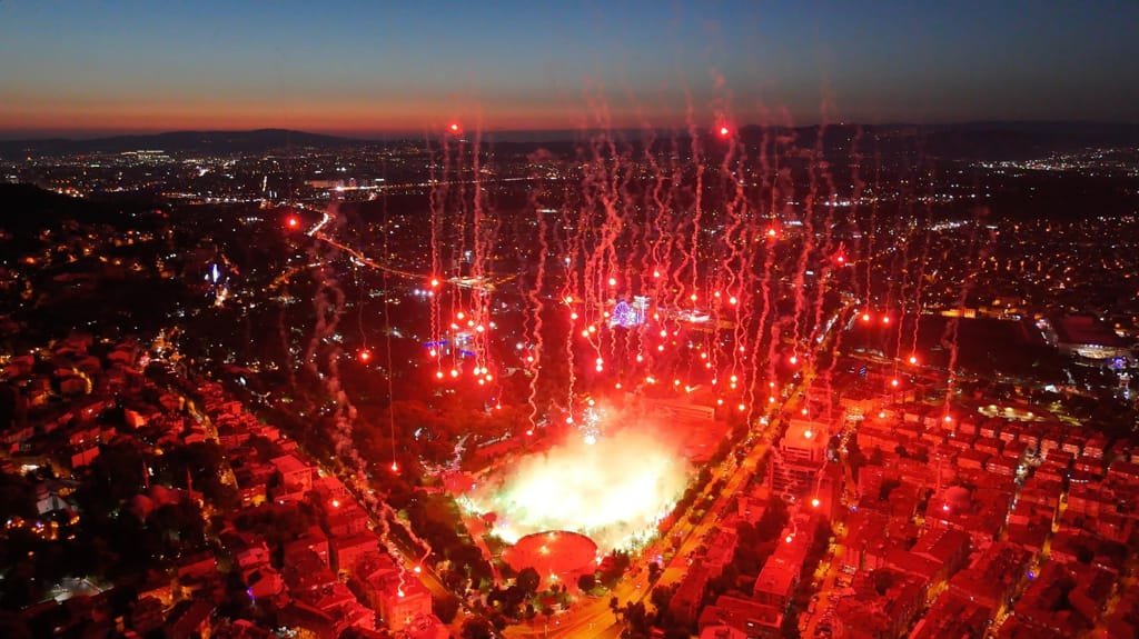 FutbolDuraklari's tweet photo. 🚨 Teksas, Bursaspor’un kuruluş yıl dönümü olan 1 Haziran’da geleneksel organizasyonların bu yıl düzenlenmeyeceğini açıkladı.

Kararın, camianın kıymetli isimlerinden eski dernek başkanlarından merhum Ertuğ Toker’in vefatı nedeniyle alındığı belirtildi.

Taraftarlar, ilçe temsilciliklerinin organize ettiği etkinliklere davet edildi.
