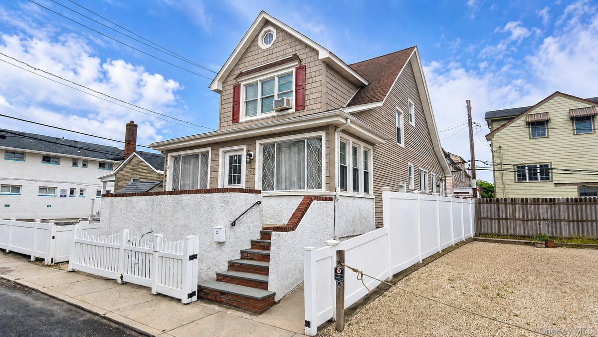 AdamButter's tweet photo. 25 Alabama Street, Long Beach, NY, 11561
4 bed | 2 bath 1507 Sq. Ft.
Active | 899000
https://t.co/POkGSaH0yz
Classic West End Year-Round Home! One of Long Beach's original year-round residences, perfectly situated in the heart of the trendy West End near the corner of... https://t.co/7HNe9SRcWm