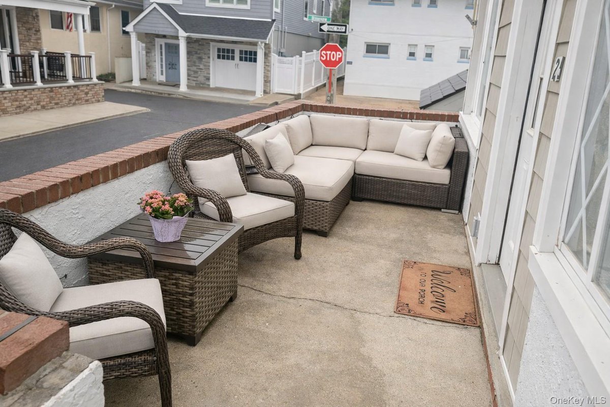 AdamButter's tweet photo. 25 Alabama Street, Long Beach, NY, 11561
4 bed | 2 bath 1507 Sq. Ft.
Active | 899000
https://t.co/POkGSaH0yz
Classic West End Year-Round Home! One of Long Beach's original year-round residences, perfectly situated in the heart of the trendy West End near the corner of... https://t.co/7HNe9SRcWm