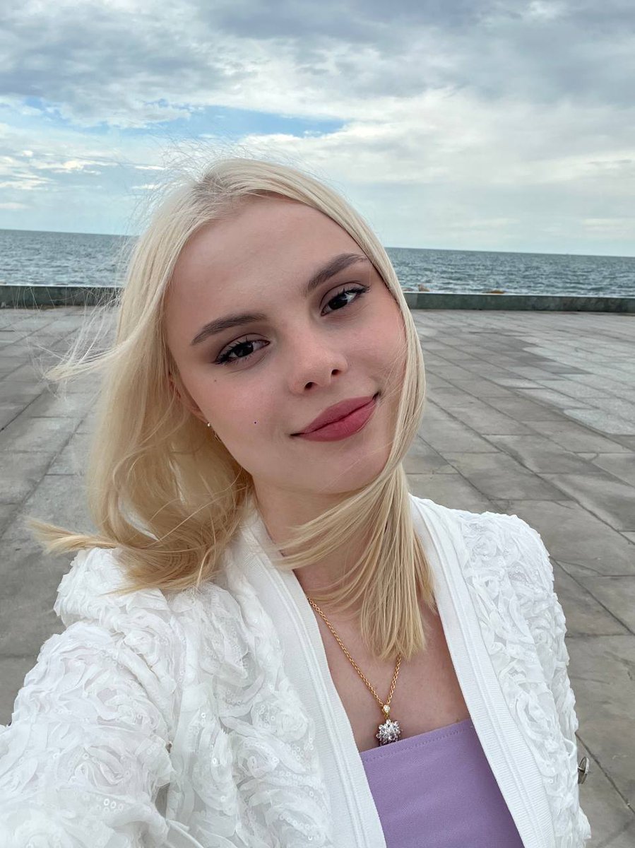 shradpod's tweet photo. Weekends are a good time to go out; the vastness of the outside world will lift your spirits. https://t.co/PiFnVI3Meu