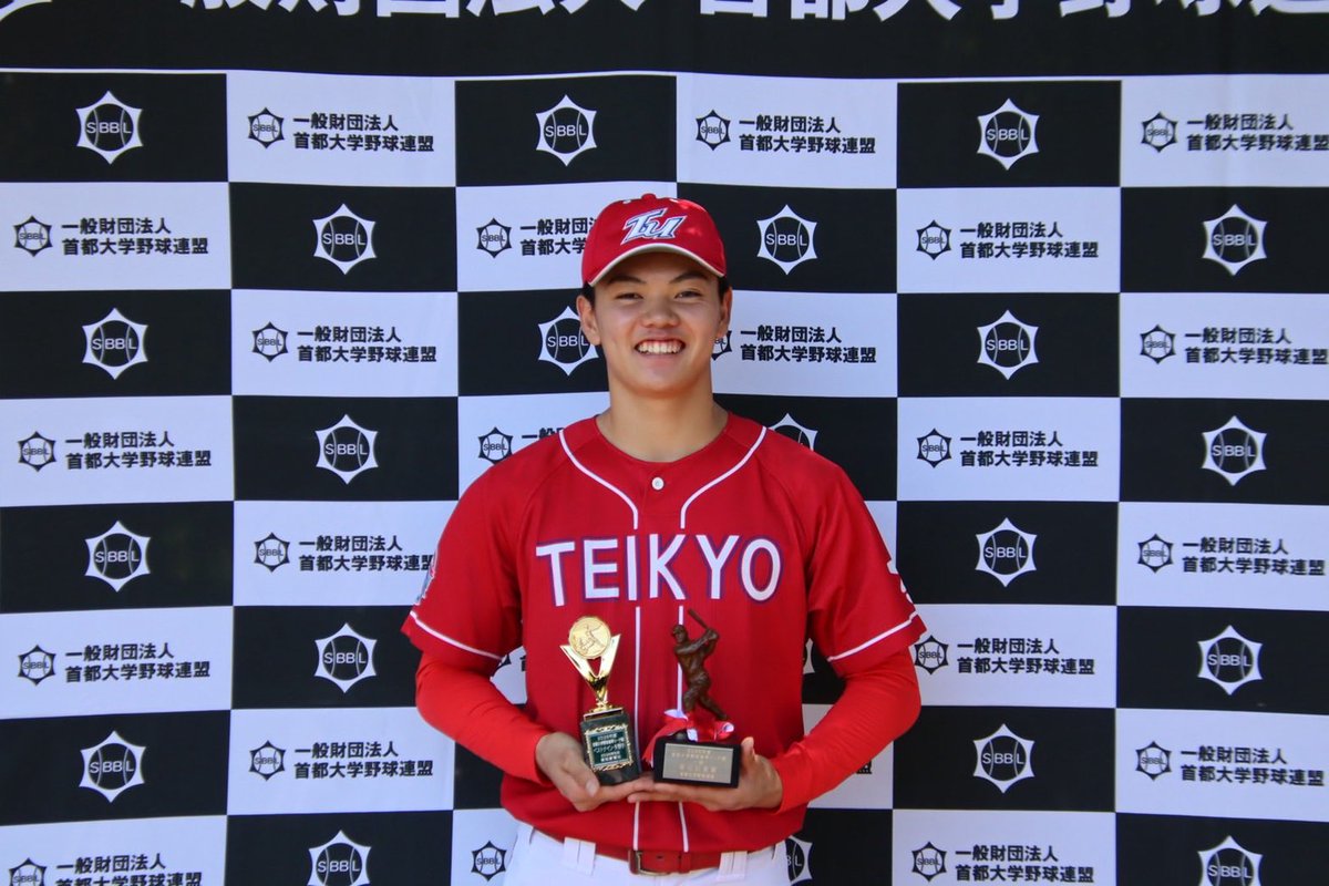 teikyo_bbteam's tweet photo. 【春季リーグ戦 表彰式】

本日、春季リーグ戦の表彰式が行われました！

中山 鳳(3年:宇都宮工業) 
・首位打者 打率.431
・ベストナイン 外野手部門 2季連続2回目

表彰式の写真はこちらから
https://t.co/VVy3ATfEz4 https://t.co/kEAJS0sOX7
