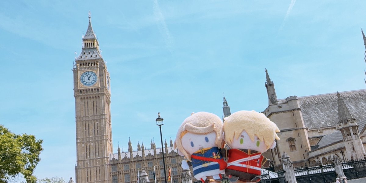akz_kr's tweet photo. 【ご報告】
私事ではございますが
今月半ばから英国に住み始めました‼︎🇬🇧✨

絵や2次創作は相変わらず描き続けますし、委託を通じて本も作り続けたいなと思っております☺️
引き続きどうぞよろしくお願い致します！
現場からは以上です！🇬🇧 https://t.co/xpoUyxilrf